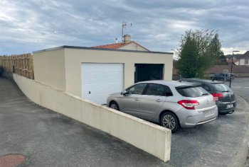 Garage en béton enduit